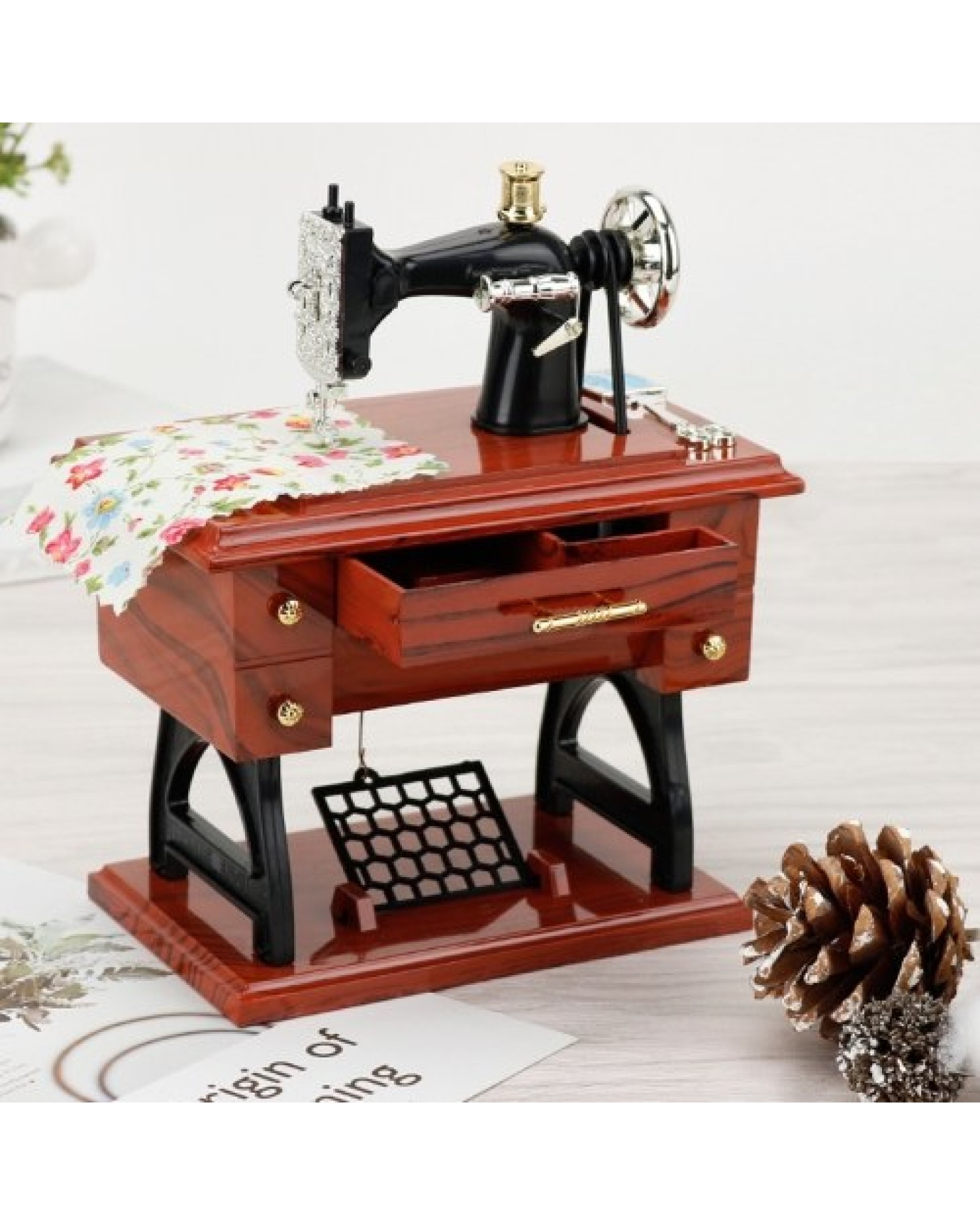 Mini Sewing Machine Music Box Retro Classical Treadle Sewing Machine Table Desk Mechanical Clockwork Music Machine
